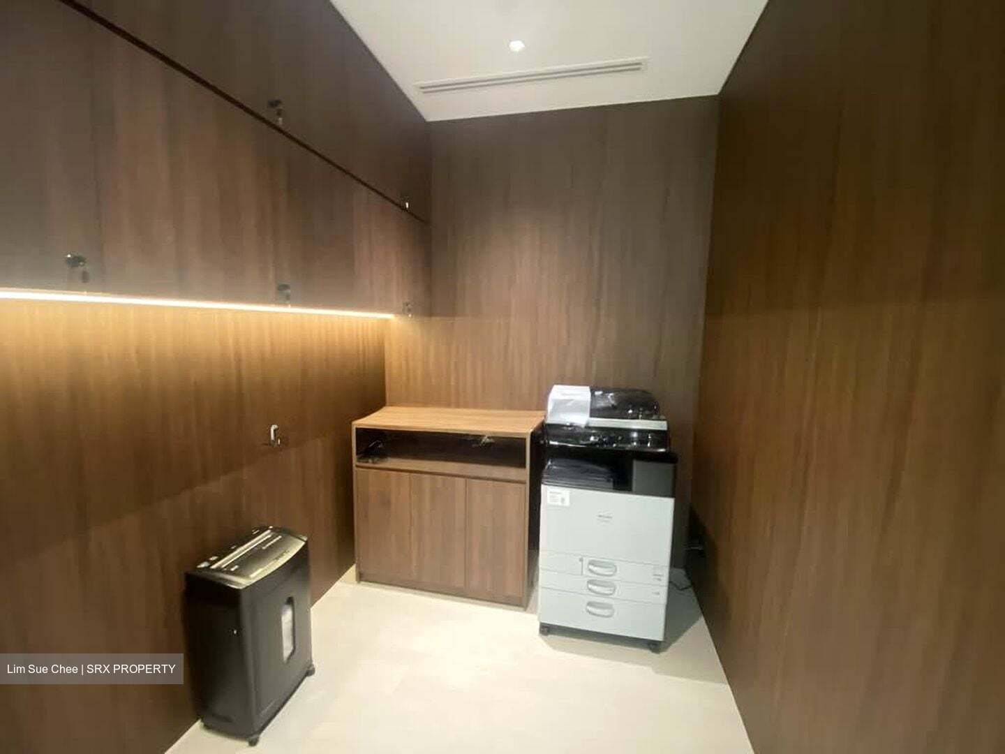 Bank Of Singapore Centre (D1), Office #588072051
